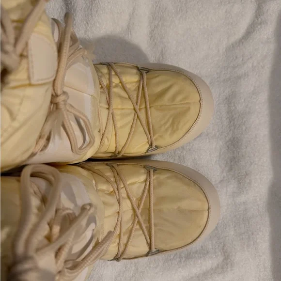 Moon Boot Women's Beige and Cream Winter Boots - Picture 4 of 8